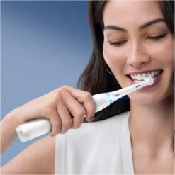 Oral B IO8 13 Oral B IO8 -Soins Dentaires oral b io8 brosse a dents electrique 2